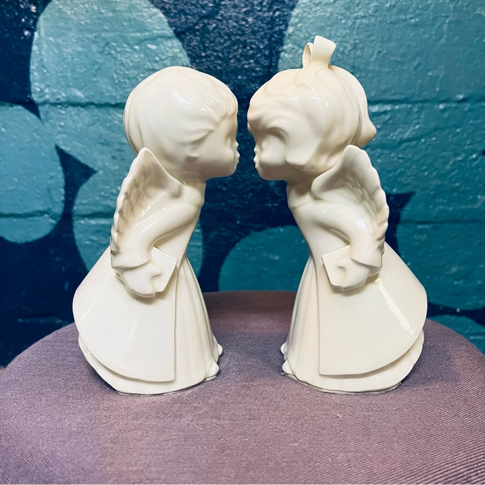 Christmas Mid Century Porcelain Kissing Angels
